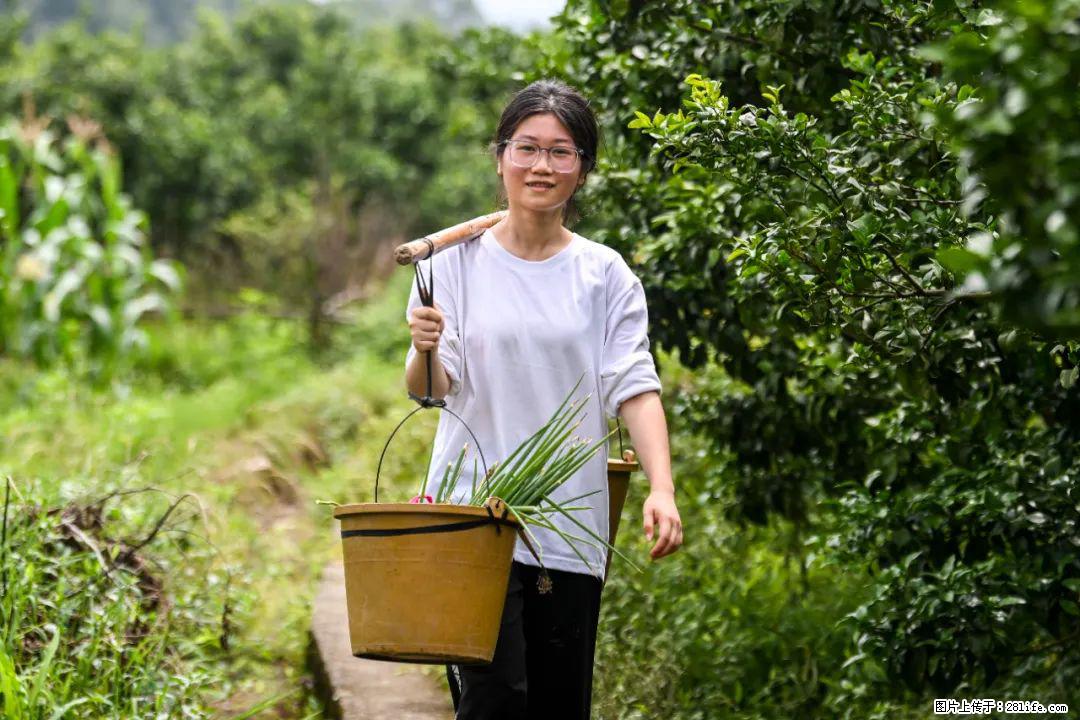 全网追的“扁担女孩”,找了一份暑假工,时薪12元 - 松原生活资讯 - 松原28生活网 songyuan.28life.com